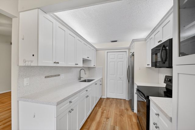 6105 Fairfield Circle, Greenacres, FL 33463