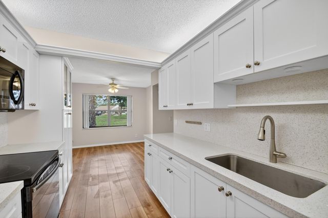 6105 Fairfield Circle, Greenacres, FL 33463