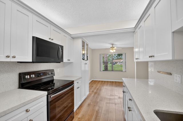 6105 Fairfield Circle, Greenacres, FL 33463