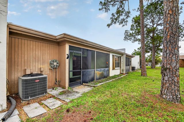 6105 Fairfield Circle, Greenacres, FL 33463