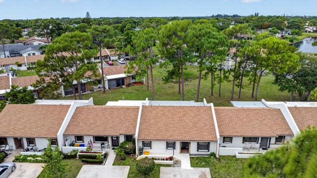 6105 Fairfield Circle, Greenacres, FL 33463