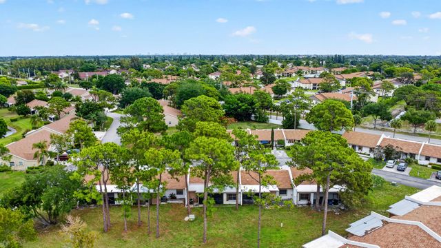 6105 Fairfield Circle, Greenacres, FL 33463