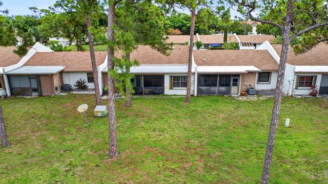 6105 Fairfield Circle, Greenacres, FL 33463