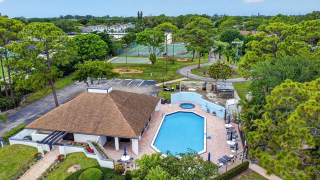 6105 Fairfield Circle, Greenacres, FL 33463