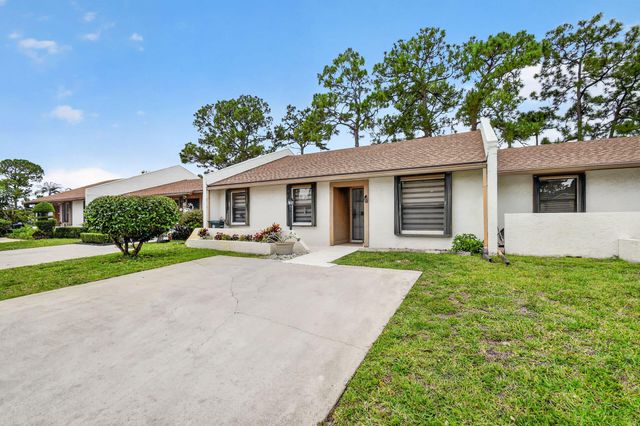 6105 Fairfield Circle, Greenacres, FL 33463
