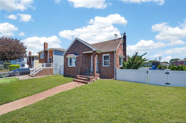 86 Remsen Avenue, Hempstead, NY 11550