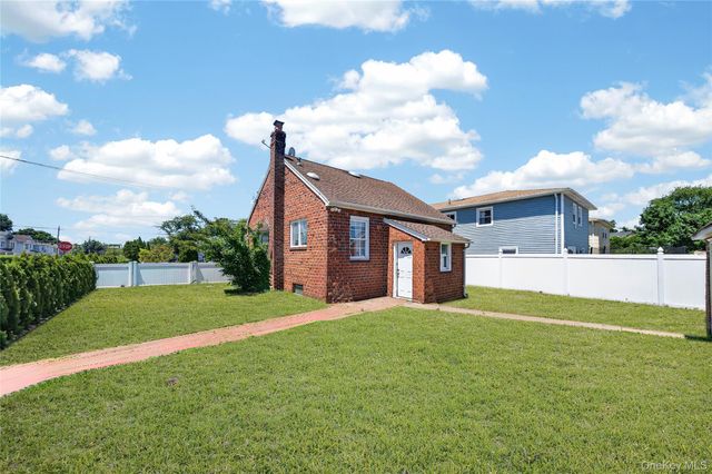 86 Remsen Avenue, Hempstead, NY 11550