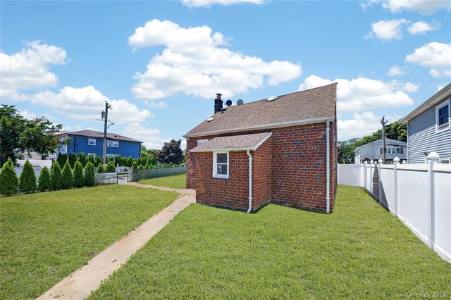 86 Remsen Avenue, Hempstead, NY 11550