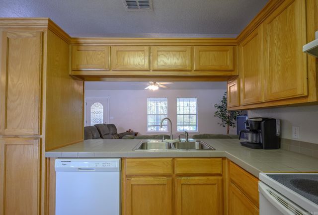 908 Orchard Avenue, Mena, AR 71953