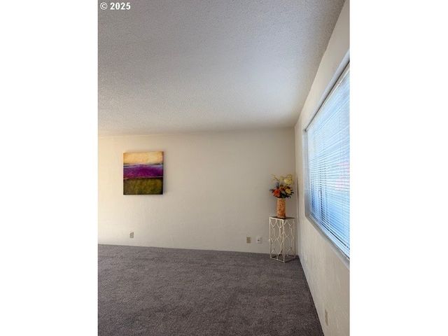 1947 W 17TH Ave B, Eugene, OR 97402