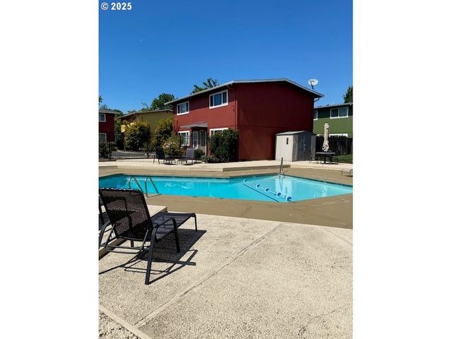 1947 W 17TH Ave B, Eugene, OR 97402