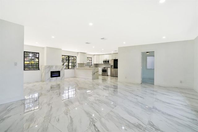 4190 SW 4th Street, Plantation, FL 33317