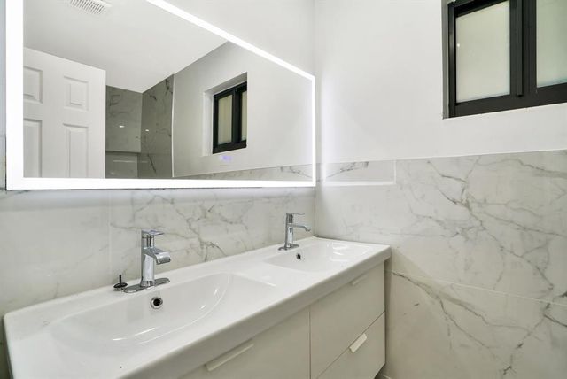 4190 SW 4th Street, Plantation, FL 33317