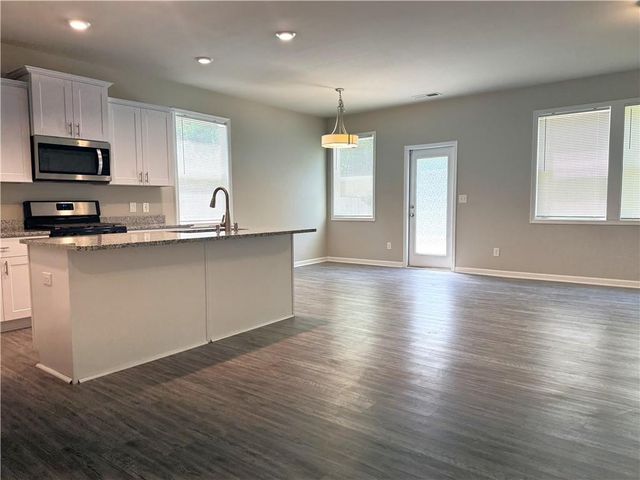 21 Stanford Ct, Hiram, GA 30141