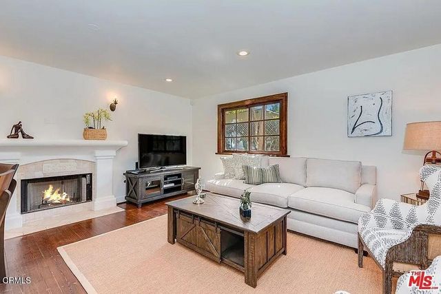 835 N Sycamore Avenue, Los Angeles, CA 90038