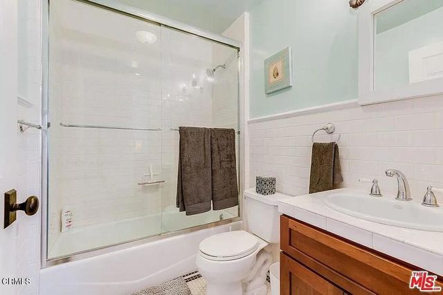 835 N Sycamore Avenue, Los Angeles, CA 90038