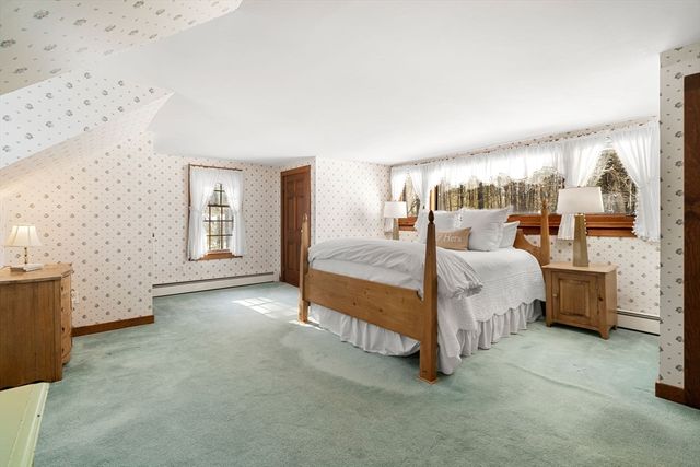 39 Mount Lebanon St, Pepperell, MA 01463