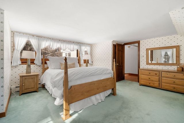 39 Mount Lebanon St, Pepperell, MA 01463