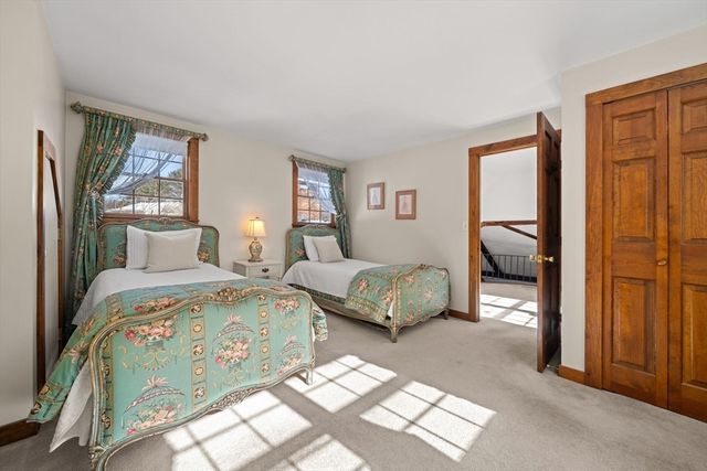 39 Mount Lebanon St, Pepperell, MA 01463