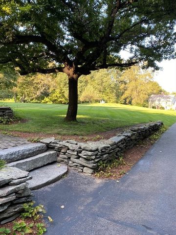 39 Mount Lebanon St, Pepperell, MA 01463