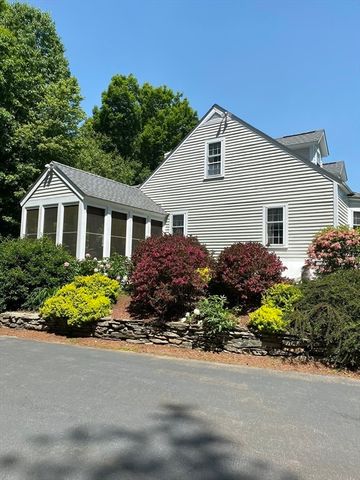 39 Mount Lebanon St, Pepperell, MA 01463