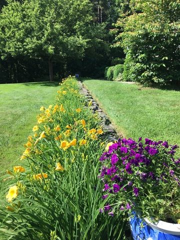 39 Mount Lebanon St, Pepperell, MA 01463