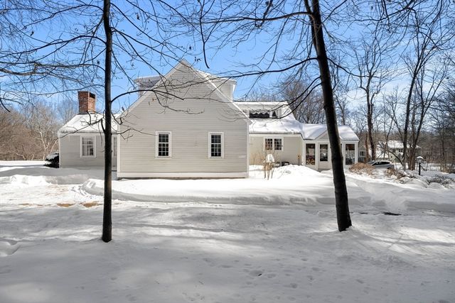 39 Mount Lebanon St, Pepperell, MA 01463
