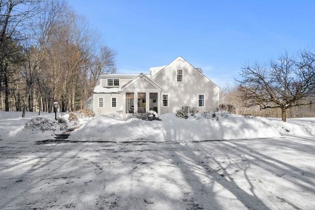39 Mount Lebanon St, Pepperell, MA 01463