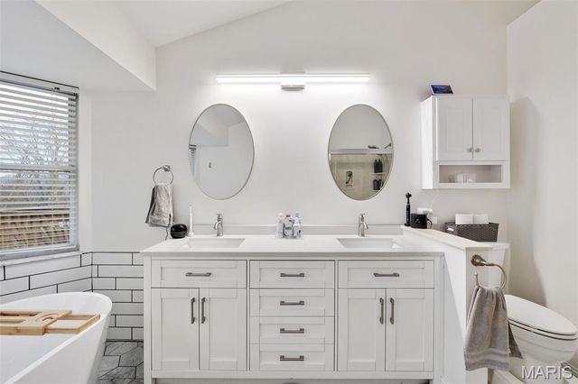 1951 Fox Pointe Drive, Arnold, MO 63010