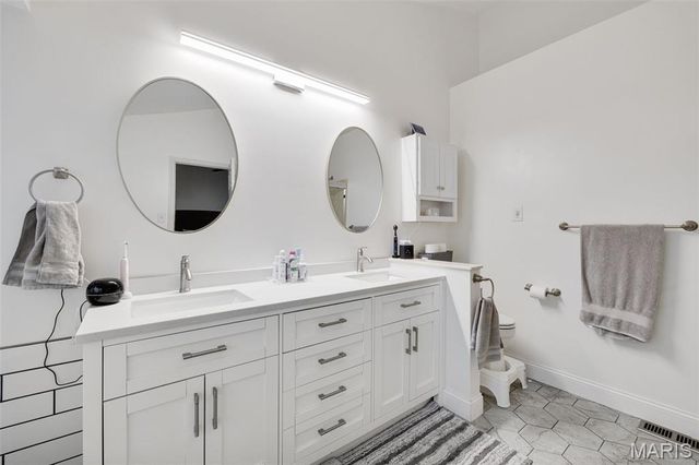 1951 Fox Pointe Drive, Arnold, MO 63010