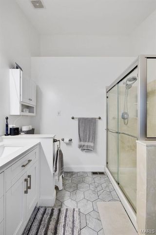 1951 Fox Pointe Drive, Arnold, MO 63010