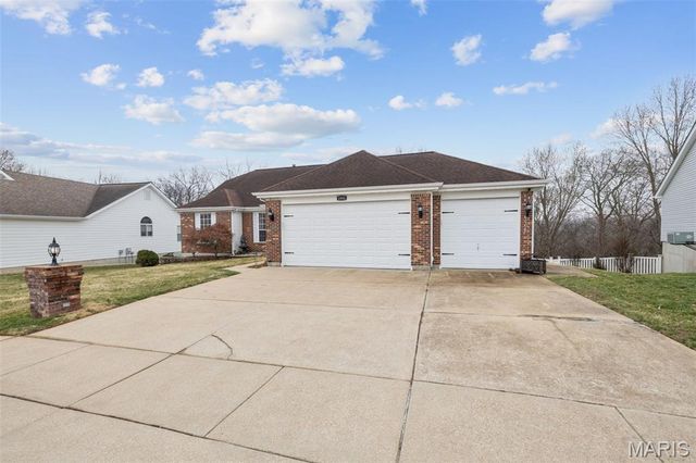 1951 Fox Pointe Drive, Arnold, MO 63010