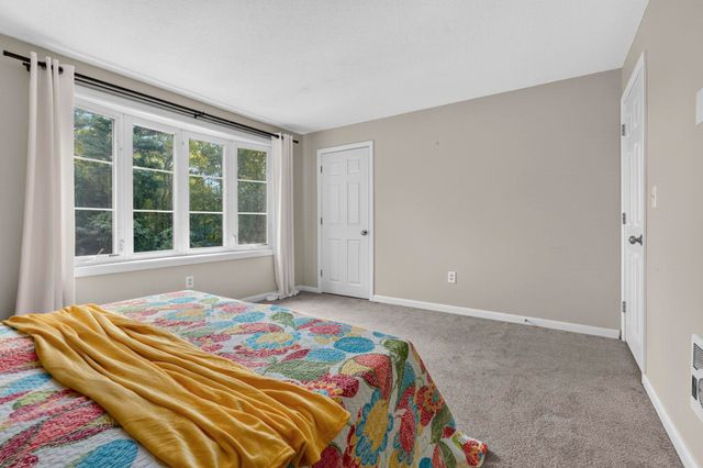 45 Fieldstone Drive, Londonderry, NH 03053