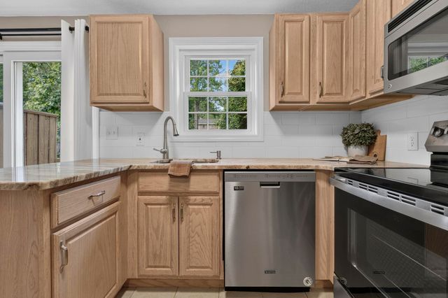 45 Fieldstone Drive, Londonderry, NH 03053