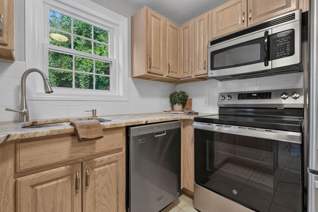 45 Fieldstone Drive, Londonderry, NH 03053