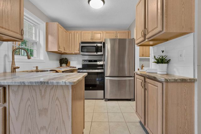 45 Fieldstone Drive, Londonderry, NH 03053