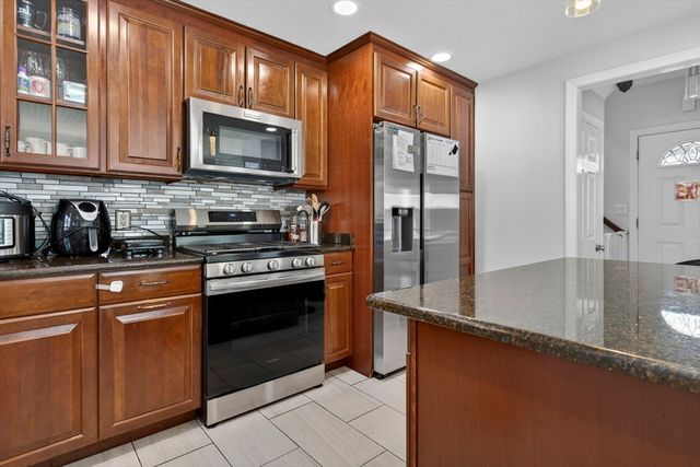 17 Estes, Everett, MA 02149