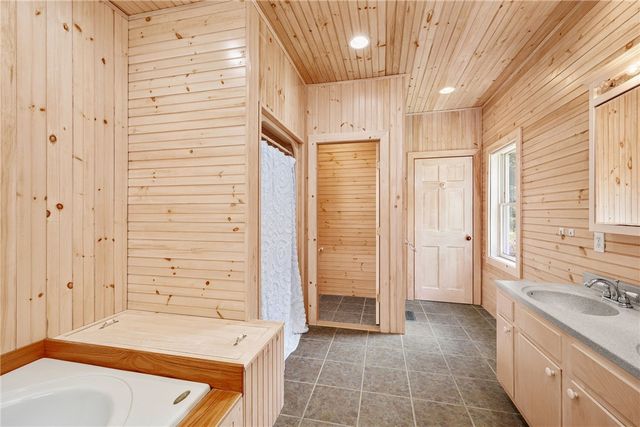 900 South Road, East Greenwich, RI 02818