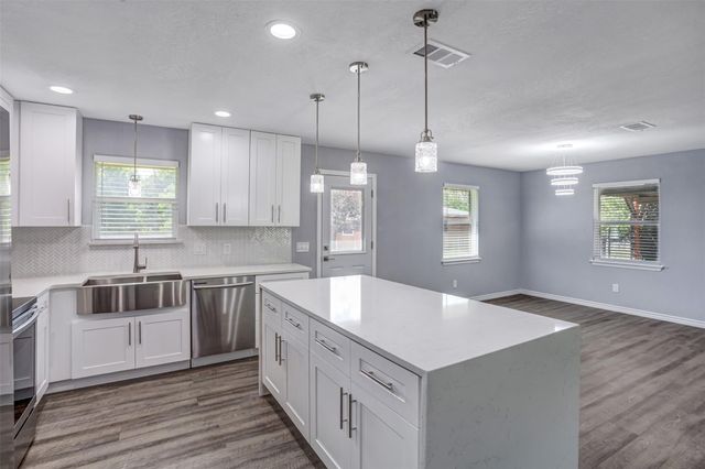1708 Woodcrest DR, Granite Shoals, TX 78654