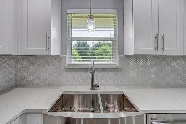 1708 Woodcrest DR, Granite Shoals, TX 78654