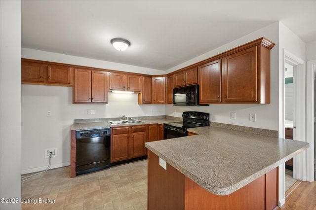 76 Quail Hollow Dr, Eminence, KY 40019