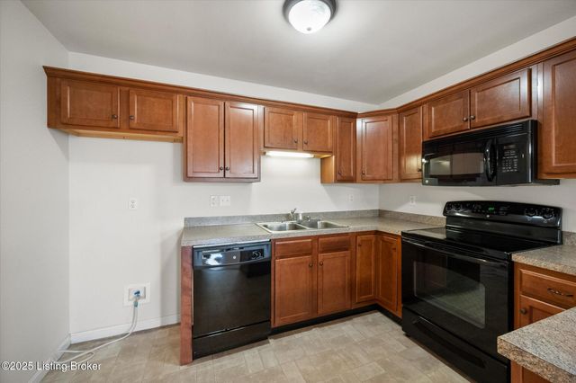 76 Quail Hollow Dr, Eminence, KY 40019