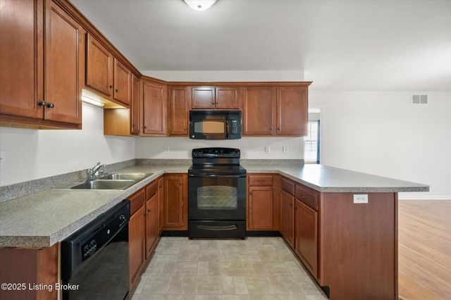 76 Quail Hollow Dr, Eminence, KY 40019