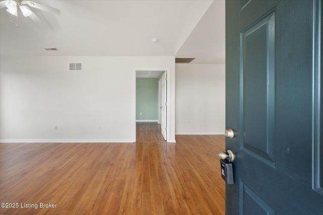 76 Quail Hollow Dr, Eminence, KY 40019