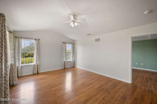 76 Quail Hollow Dr, Eminence, KY 40019