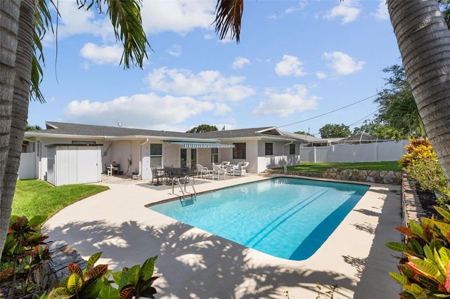6249 HILLSIDE AVENUE, Seminole, FL 33772