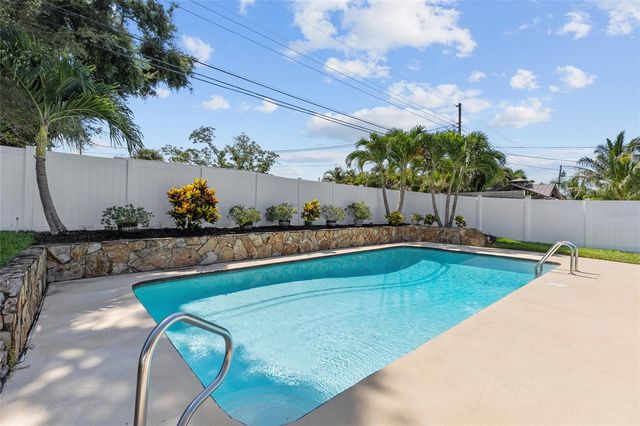 6249 HILLSIDE AVENUE, Seminole, FL 33772