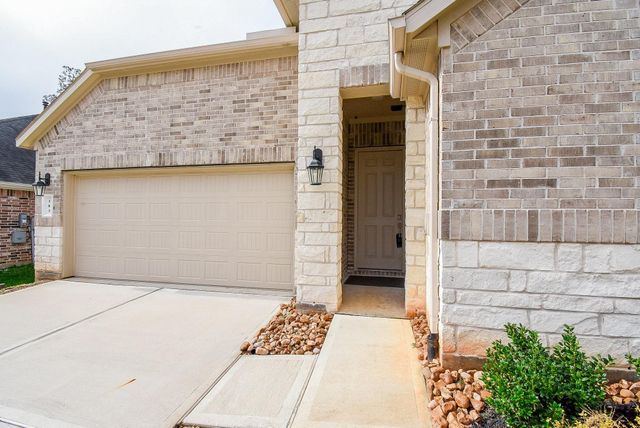383 Westlake Terrace Drive, Conroe, TX 77304