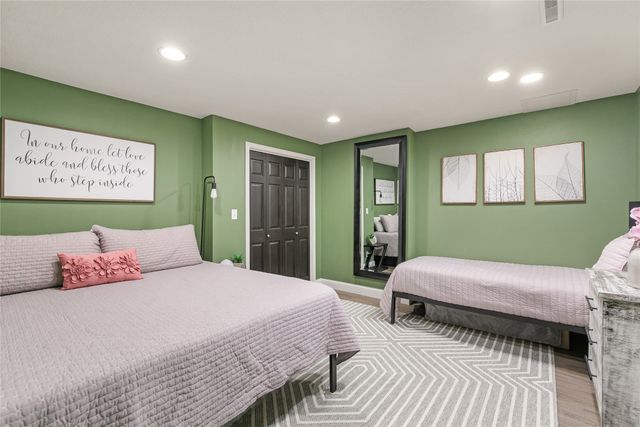 2716 Jordan Grove, West Des Moines, IA 50265