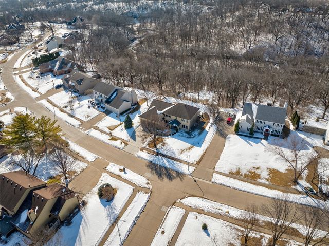 2716 Jordan Grove, West Des Moines, IA 50265